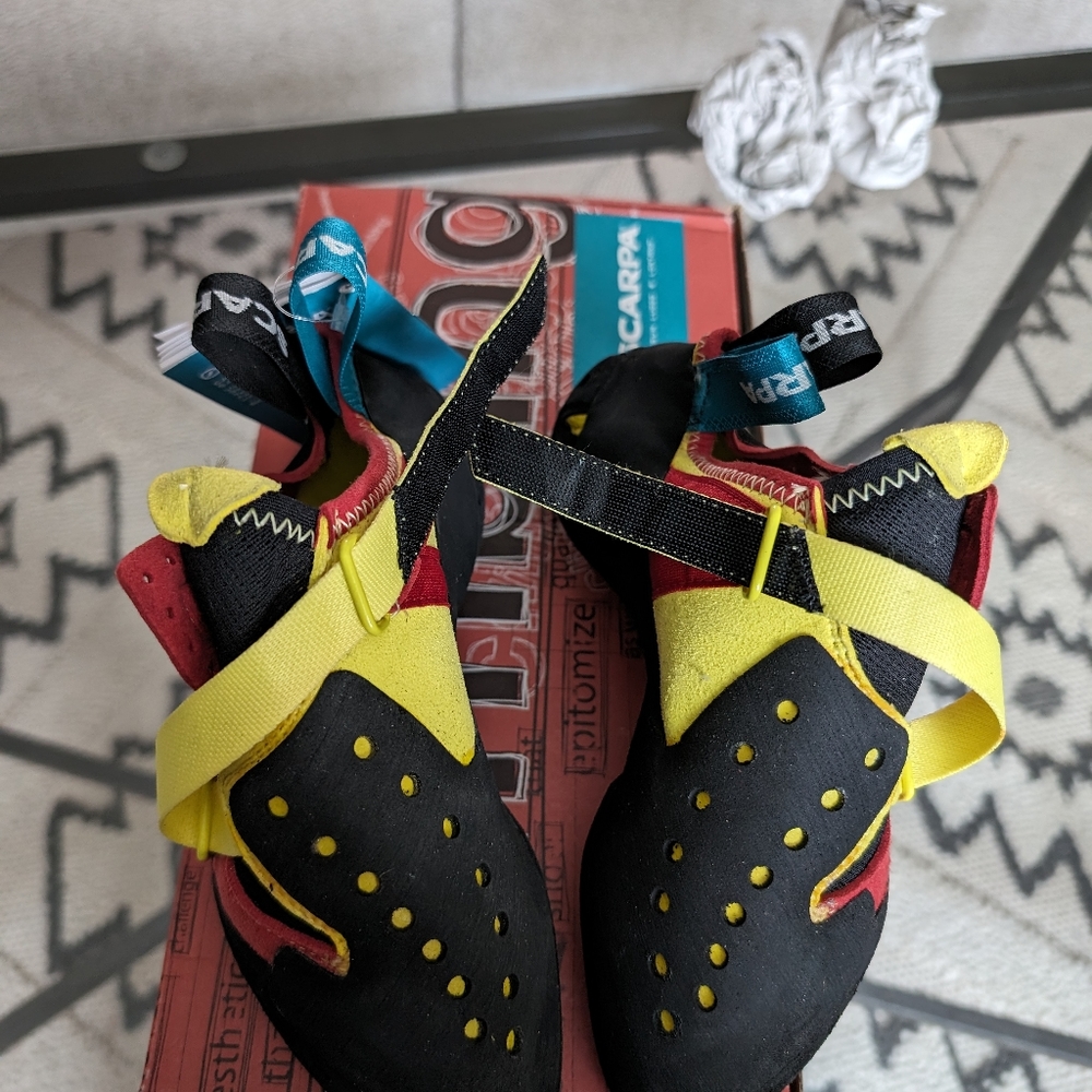 Scarpa Furia 36.5/women's 6 climbing shoes